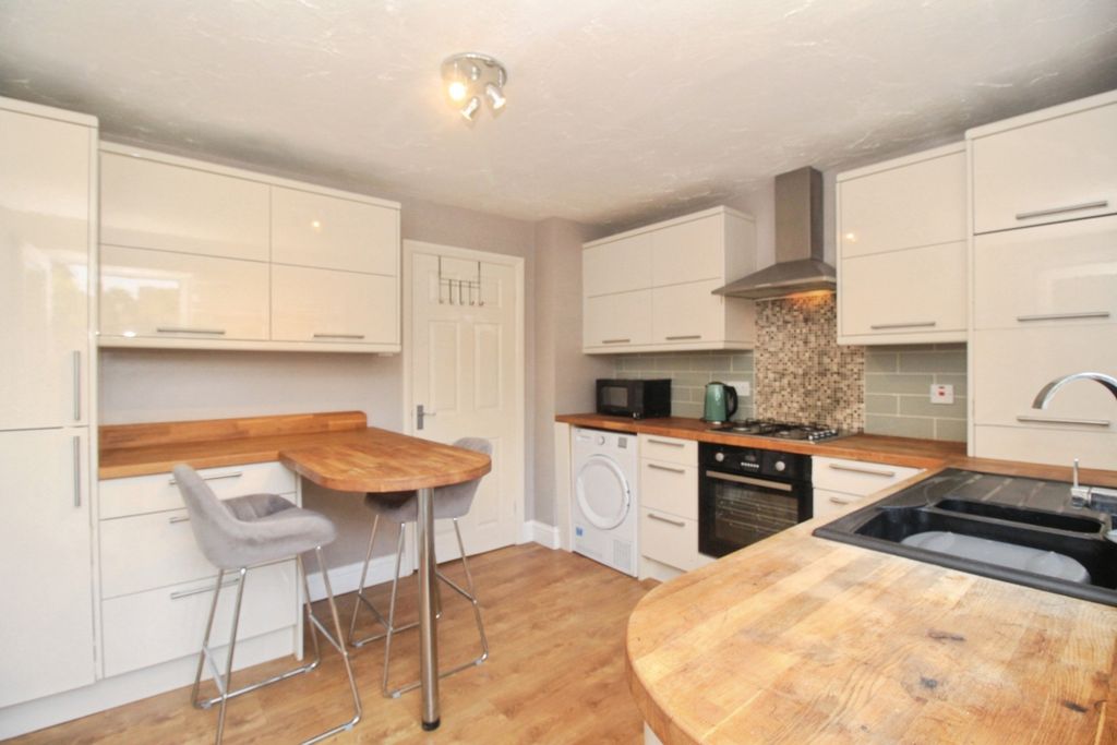 Property photo 3 of 9 Breakfast Kitchen