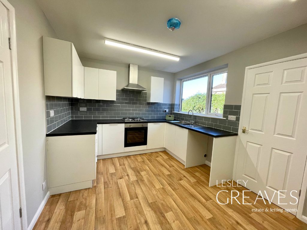 Property photo 3 of 14 Kitchen