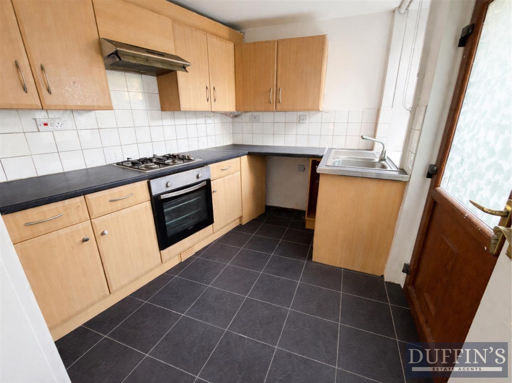 Property photo 2 of 7 Kitchen