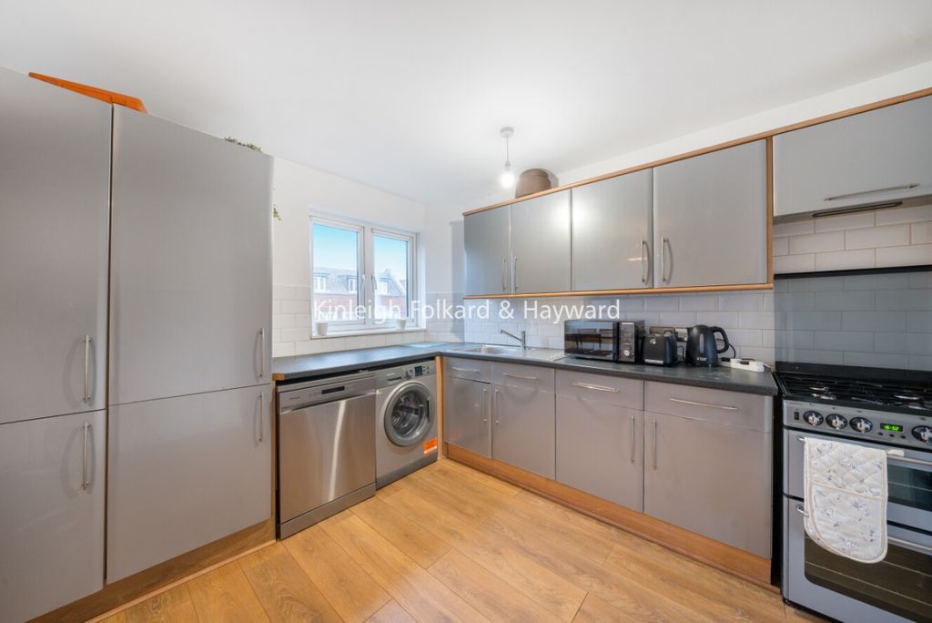 Property photo 2 of 14 5c4371F4-A003-473c-9