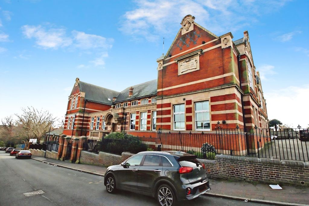 Property photo 2 of 29 ce1E14A6-Screenshot 202025-10-14 20151208.Png