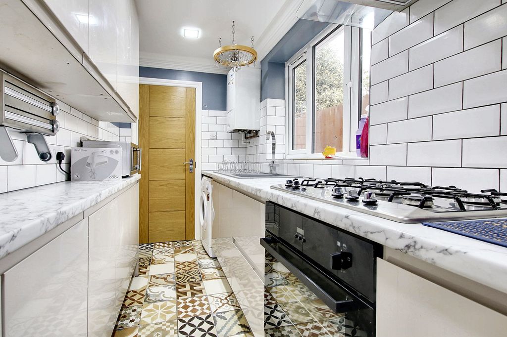 Property photo 1 of 21