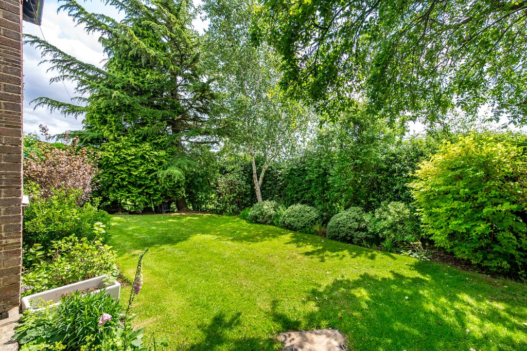 Property photo 3 of 24 Garden