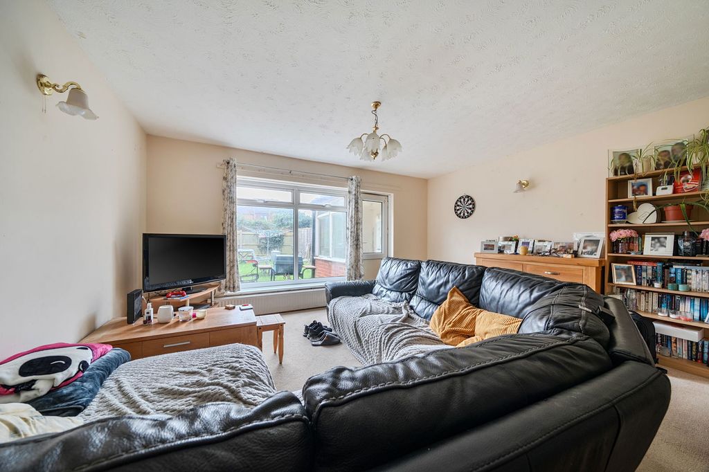 Property photo 2 of 11