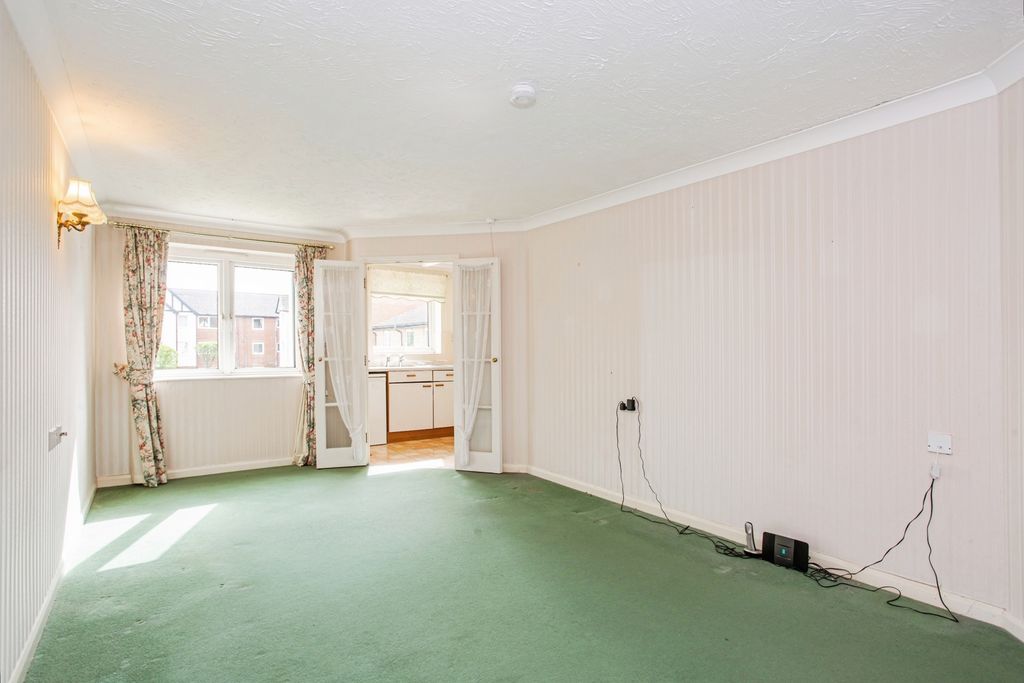 Property photo 3 of 15 Living Room