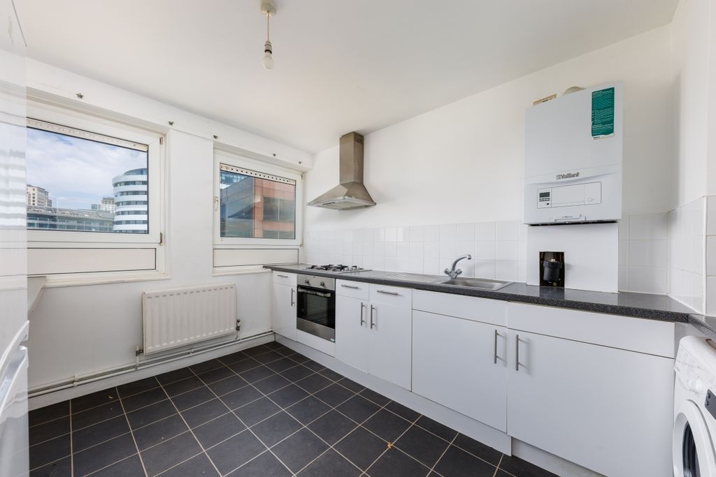 Property photo 2 of 10 Stangate F50 (10 ...