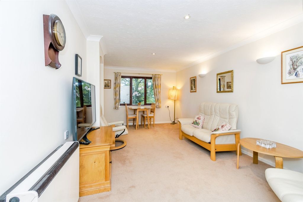 Property photo 2 of 18
