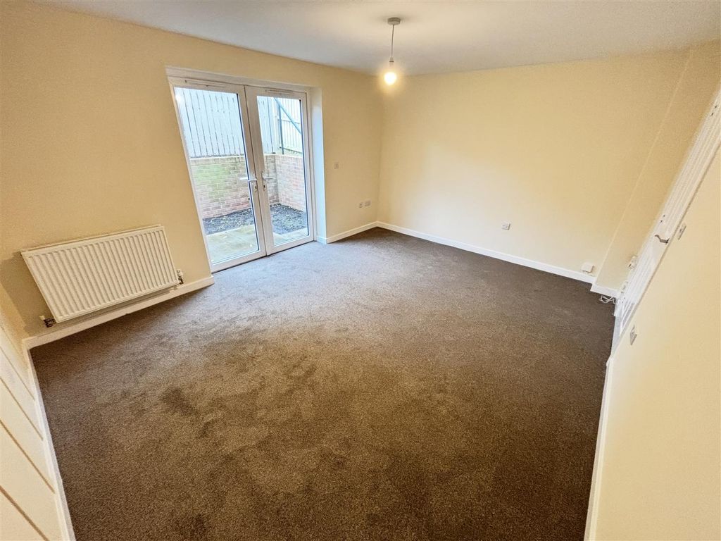 Property photo 3 of 17 Living Room