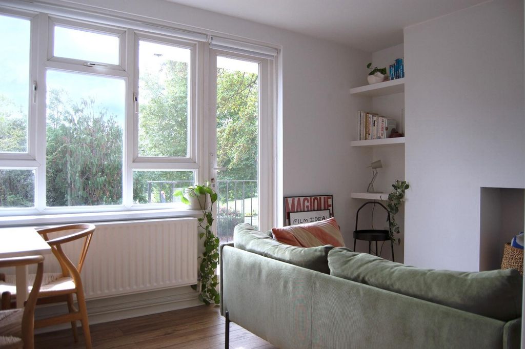 Property photo 1 of 13 Lounge2.Jpg