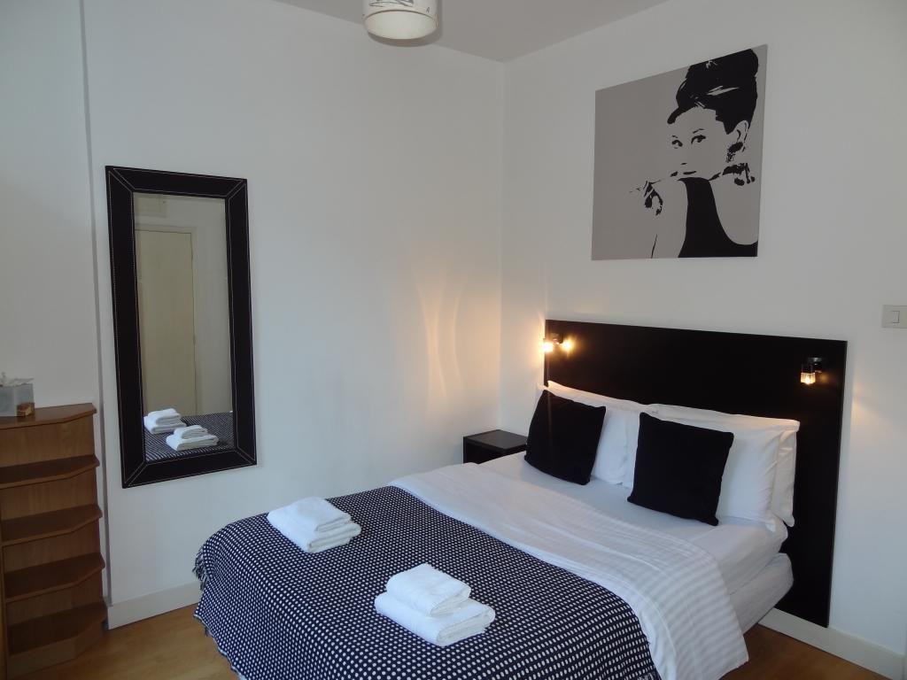 Property photo 1 of 5 Studio To Rent
