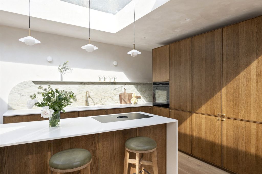 Property photo 2 of 16 Kitchen