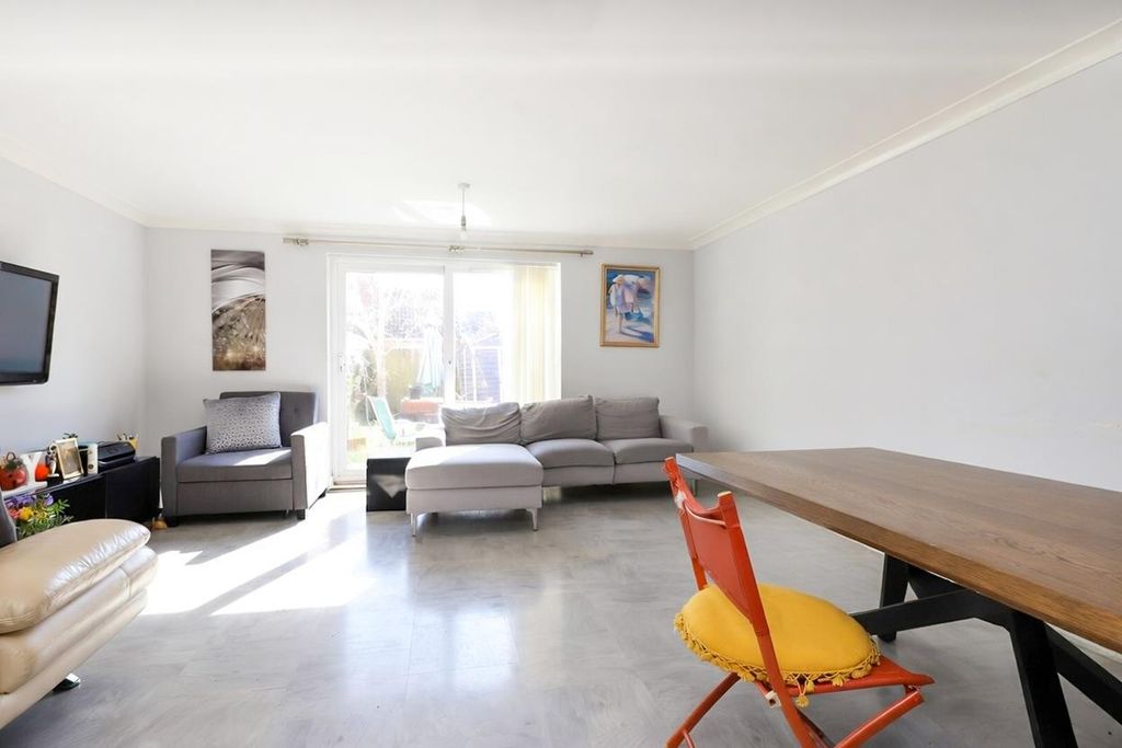 Property photo 3 of 9