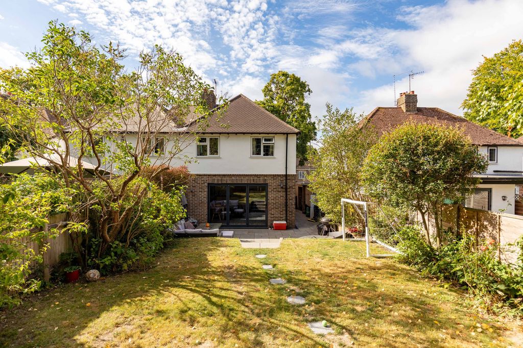 Property photo 2 of 27