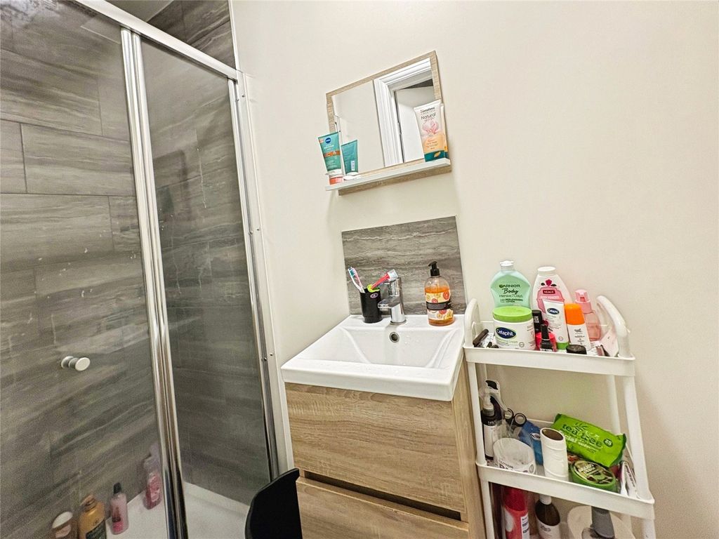 Property photo 3 of 5 Ensuite