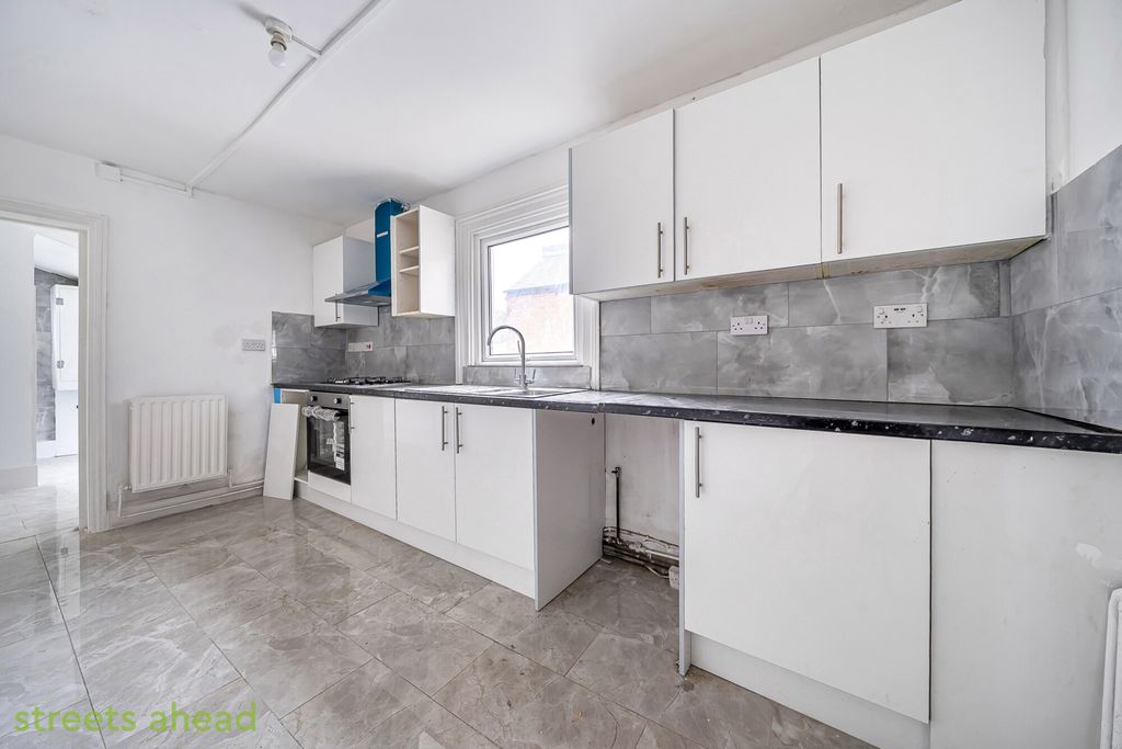 Property photo 1 of 8 A284Bb8A-c128-461...