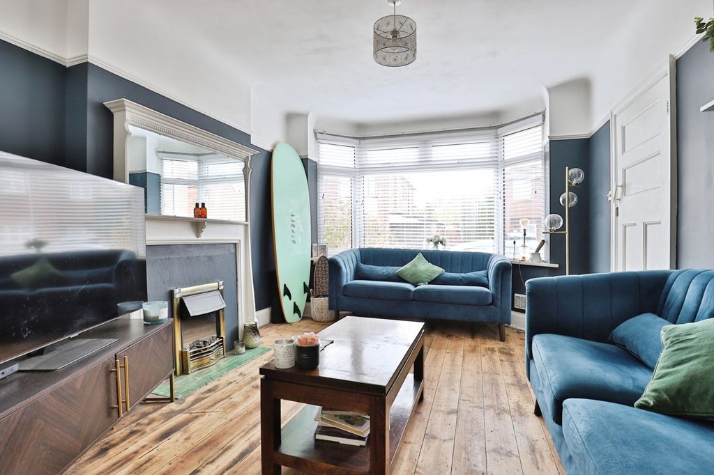 Property photo 2 of 17 Photo