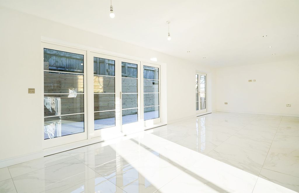 Property photo 2 of 30