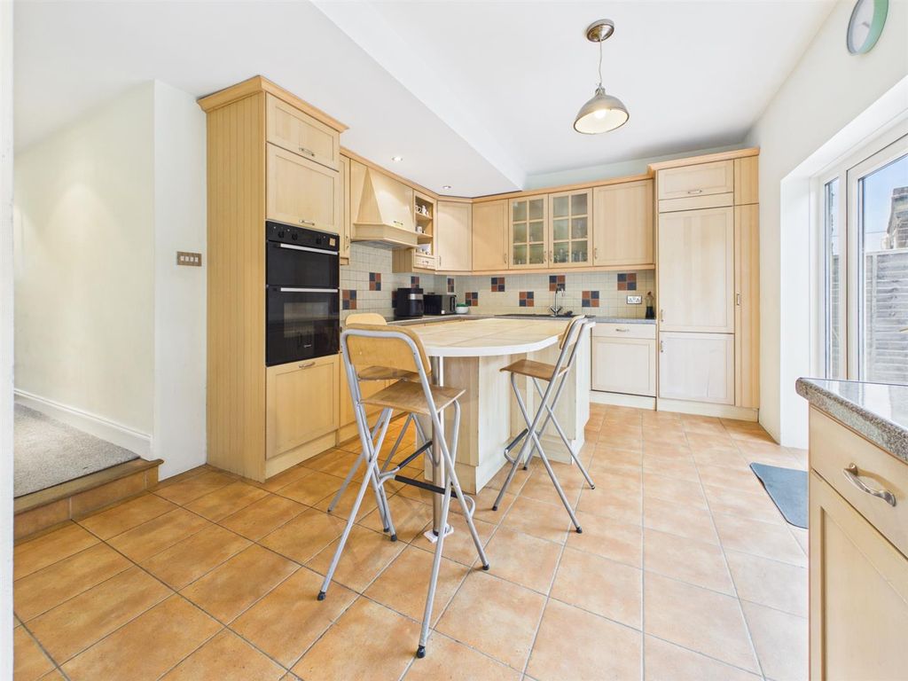 Property photo 2 of 13 Cam05510G0-Pr0226-Still007.Jpg