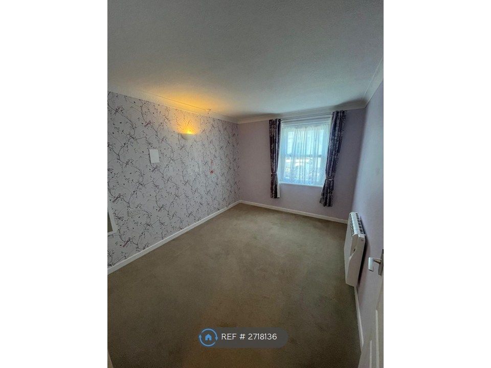 Property photo 3 of 10 Bedroom