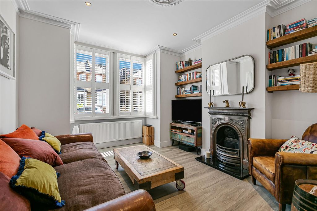 Property photo 2 of 17