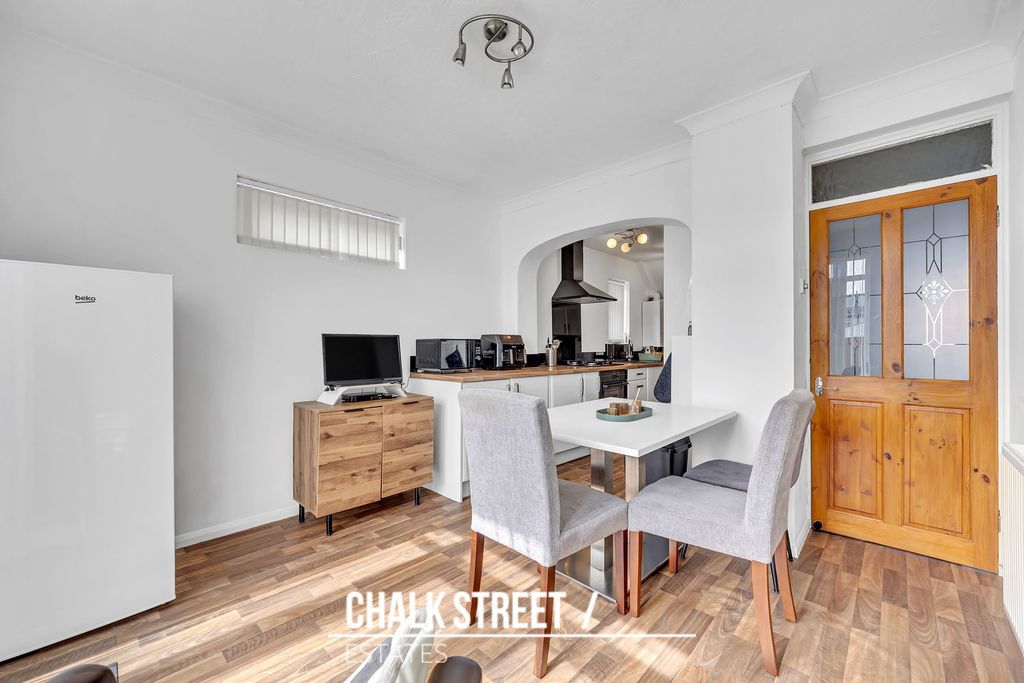 Property photo 3 of 27