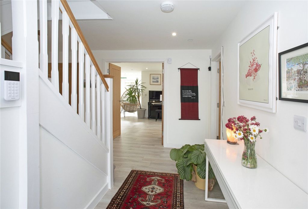 Property photo 2 of 38 Picture No. 04