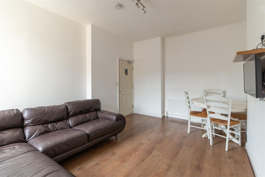 Additional image 4 of 6 bed flat for saleAmble Grove, Sandyford, Newcastle Upon Tyne NE2