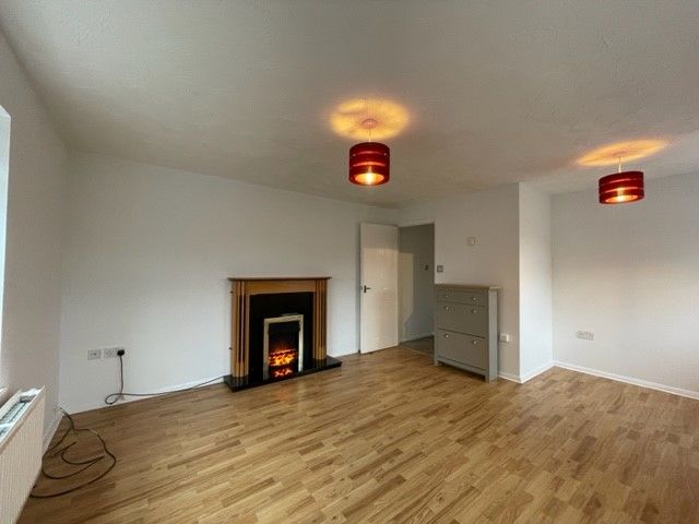 Property photo 3 of 7 Living Room