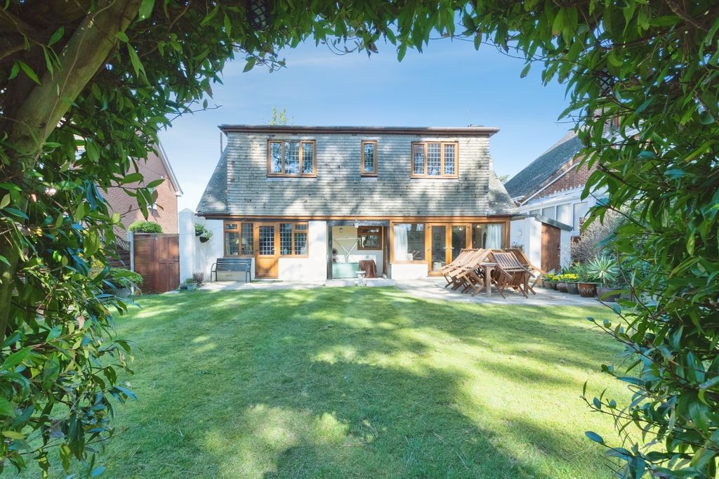 Property photo 2 of 31