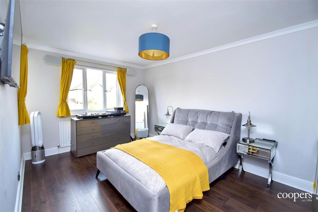 Property photo 2 of 7 Bedroom