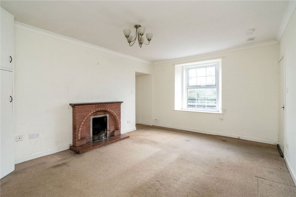 Property photo 2 of 21 Sitting Room