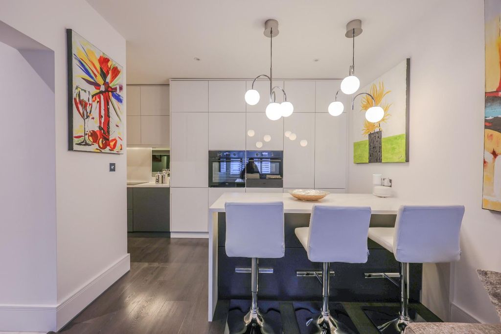 Property photo 2 of 24