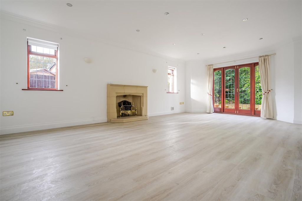 Property photo 2 of 11