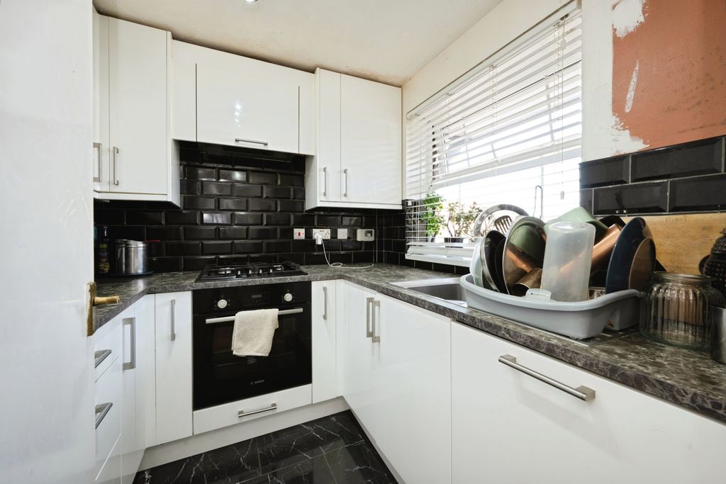 Property photo 3 of 9 Pbox-Img.Jpg