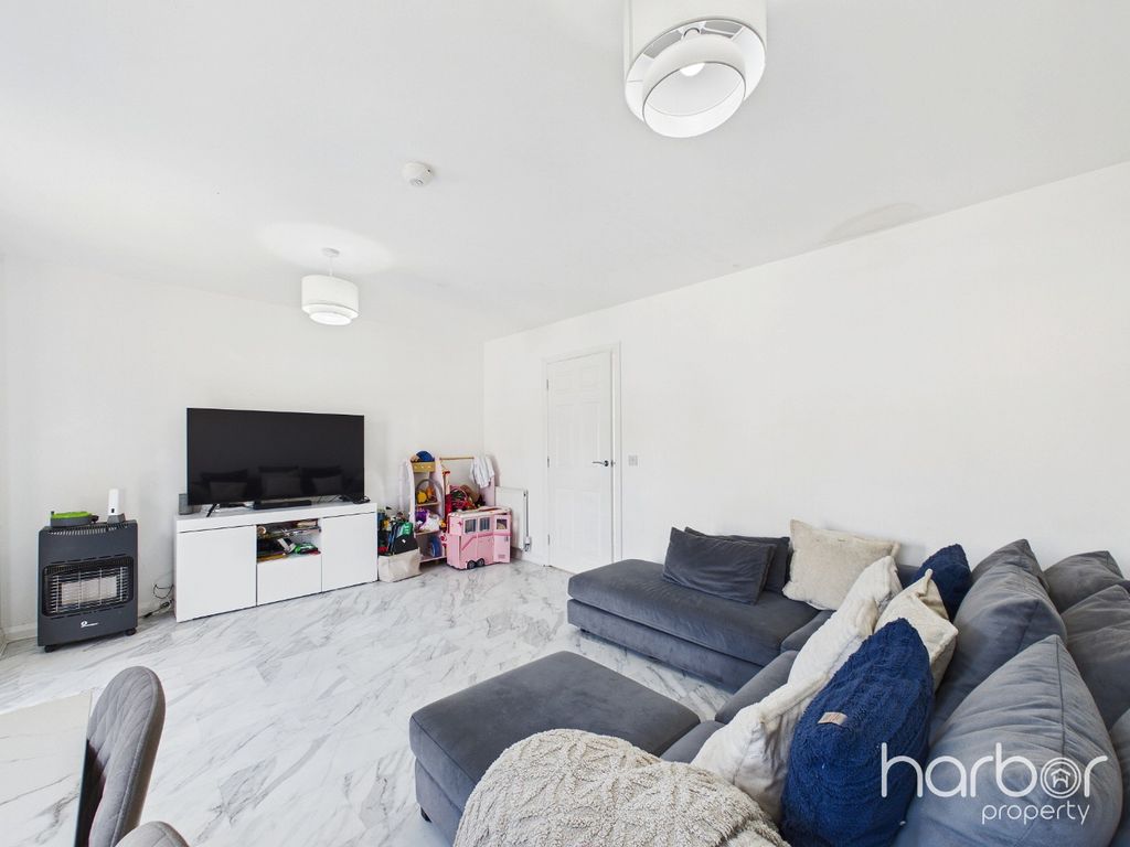 Property photo 3 of 18 5280346