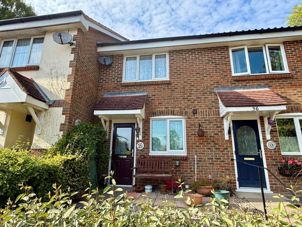 Property photo 1 of 10 Mid-Terrace House Arranged Over Two Floors