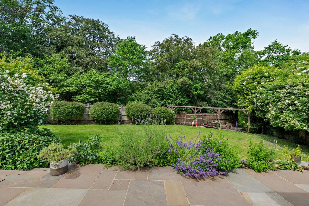 Property photo 2 of 16 Garden