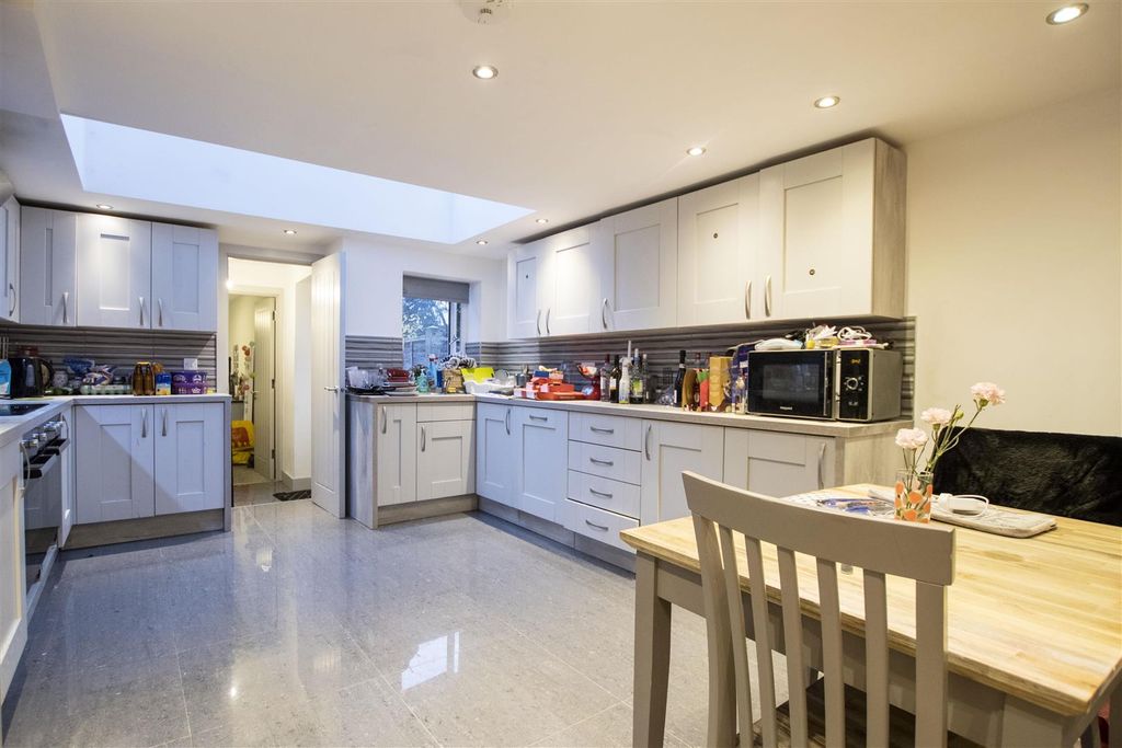 Property photo 1 of 16 Approach