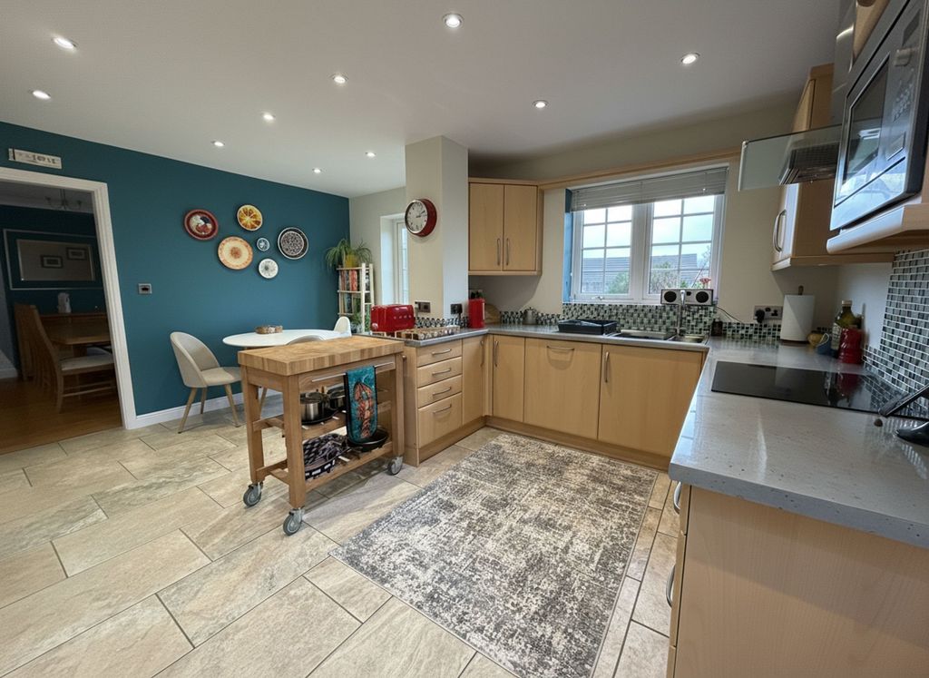 Property photo 2 of 22 Kitchen/Breakfast Room