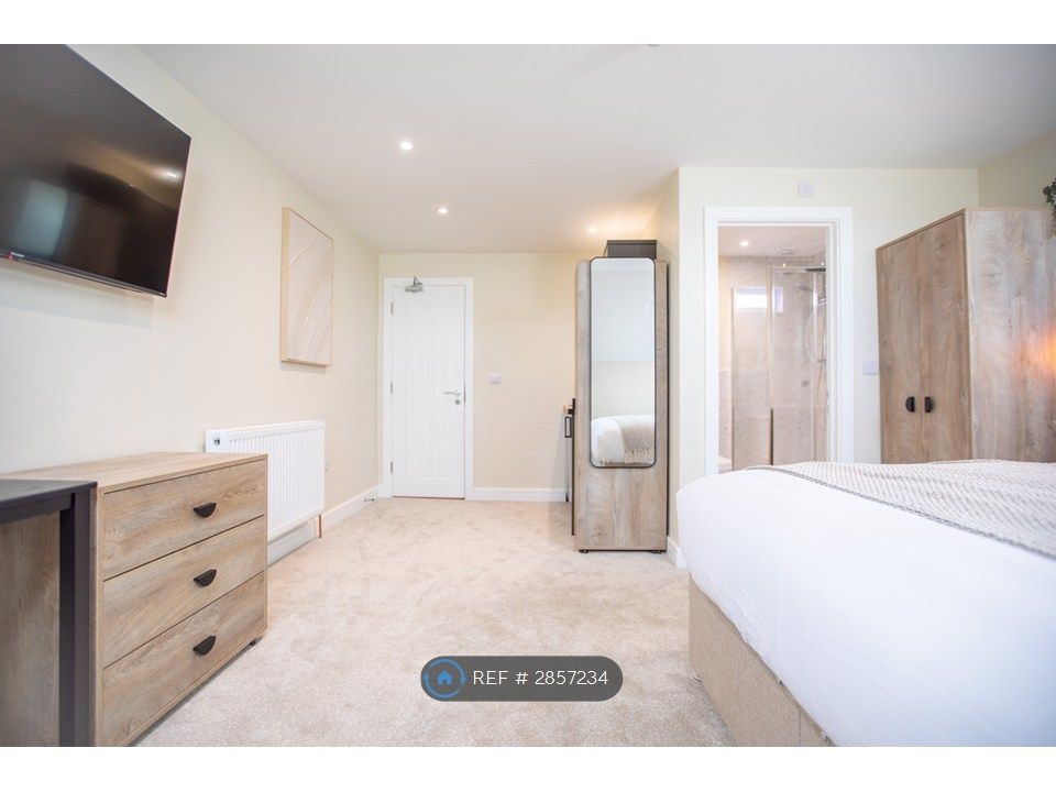Property photo 2 of 34