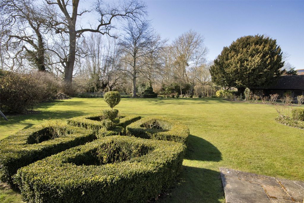 Property photo 2 of 20 Gardens