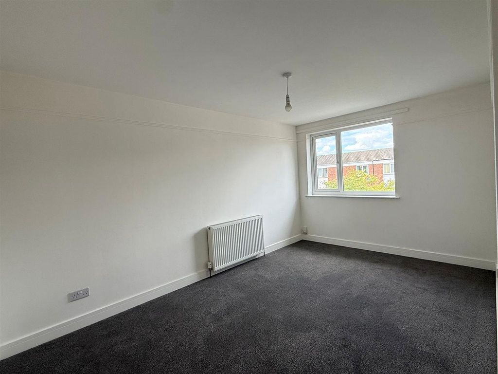 Property photo 3 of 9 Bedroom 1.Jpg