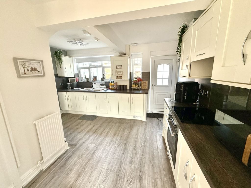Property photo 3 of 11 Img_3026