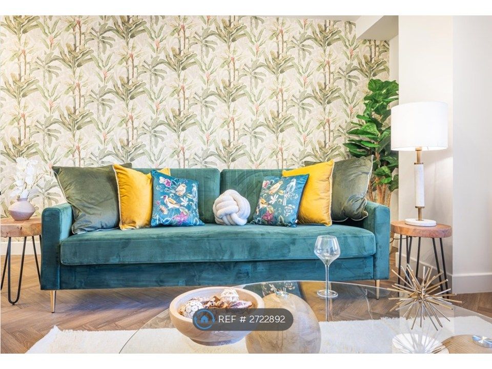 Property photo 1 of 6 Lounge