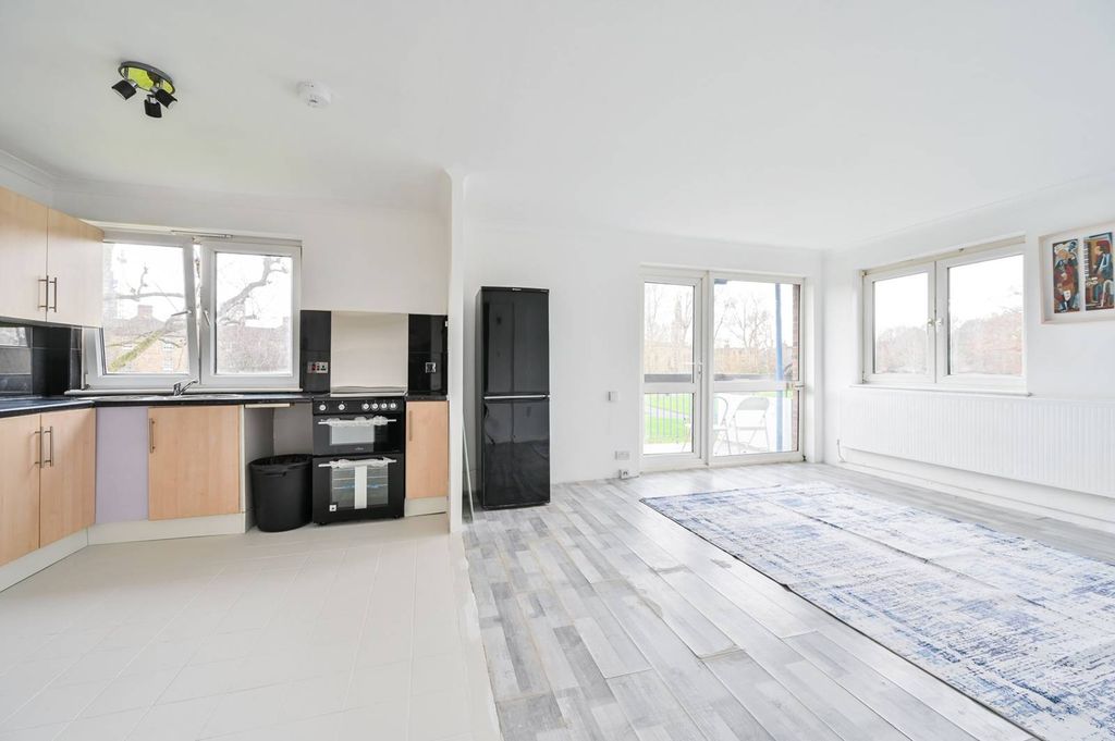 Property photo 2 of 18