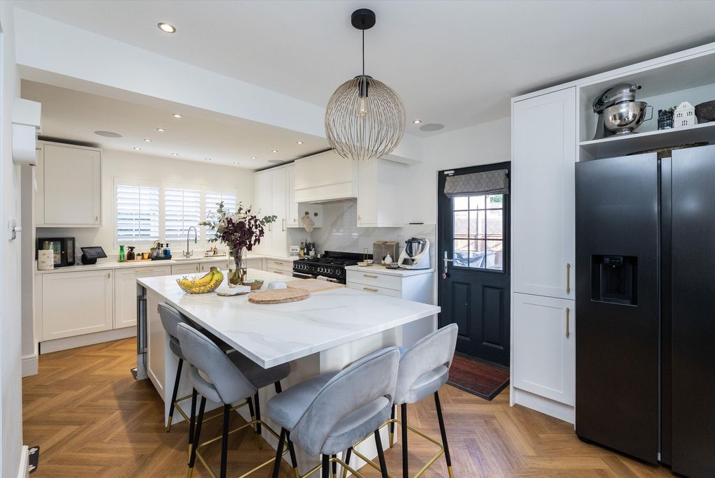 Property photo 2 of 21 Image