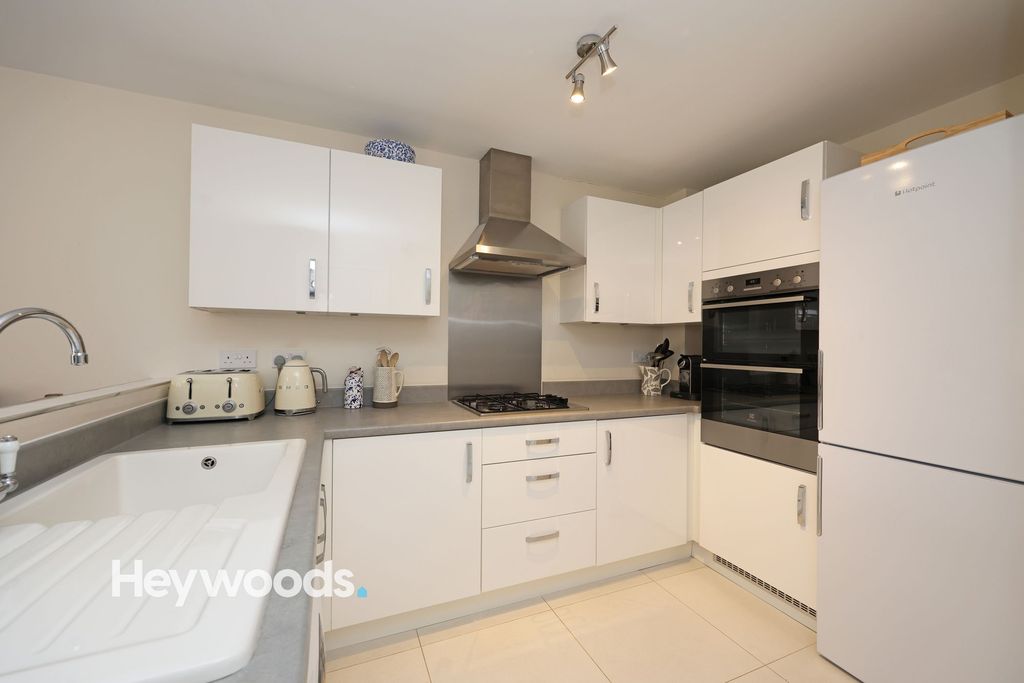 Property photo 2 of 41