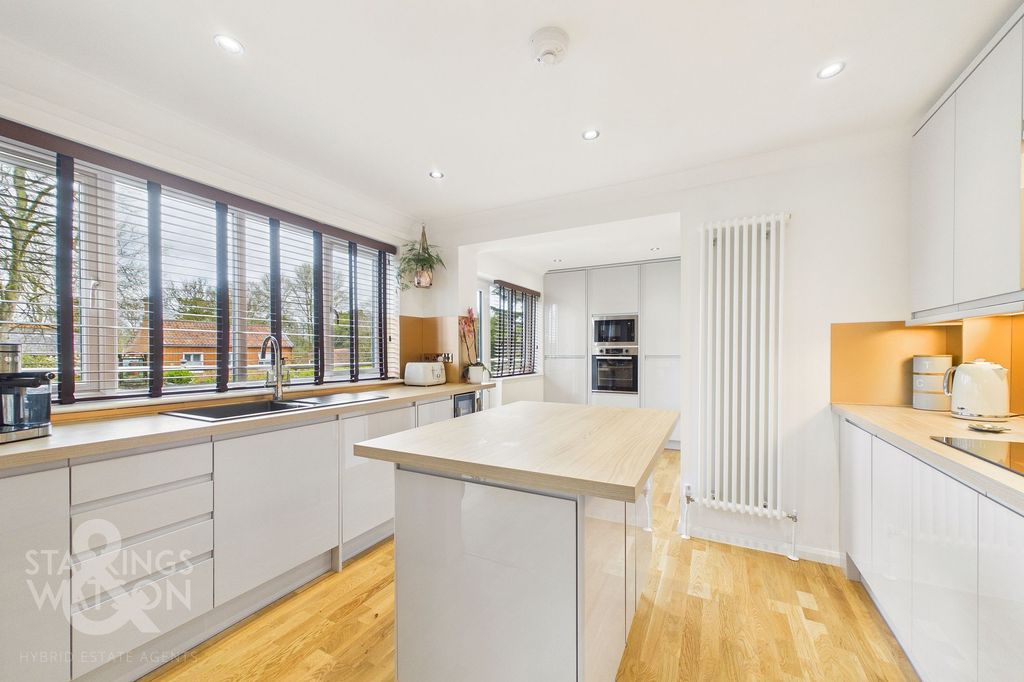 Property photo 3 of 39