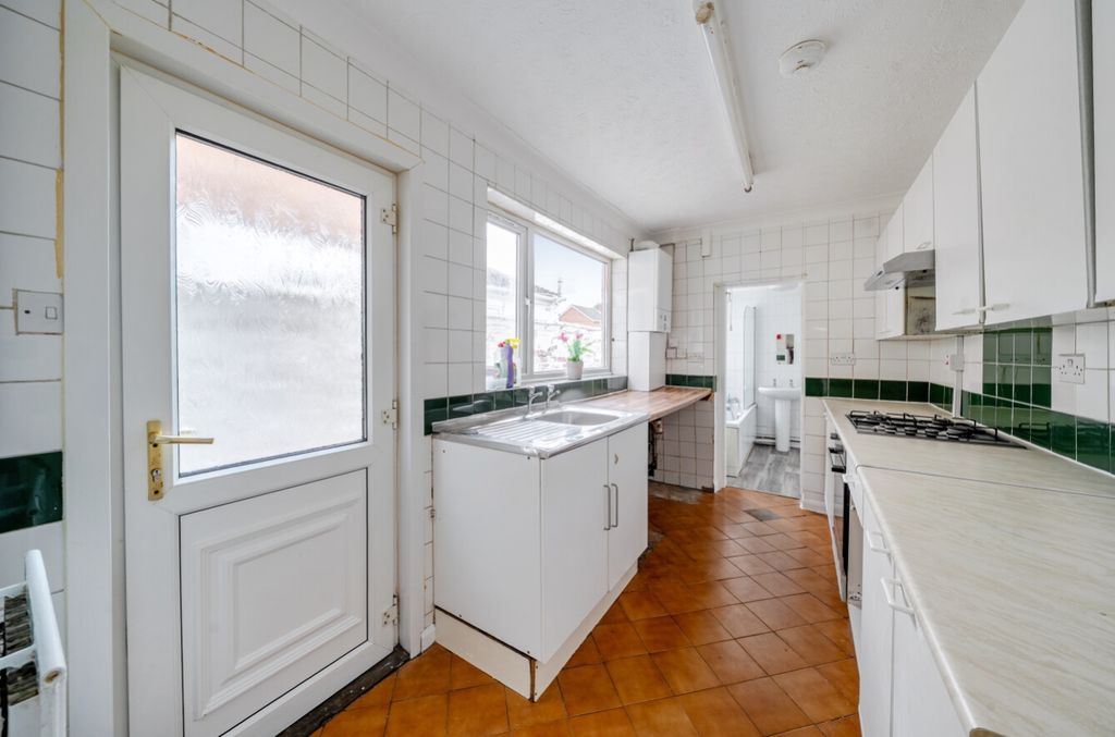Property photo 3 of 11 1473456-7-6A22Da8847Def