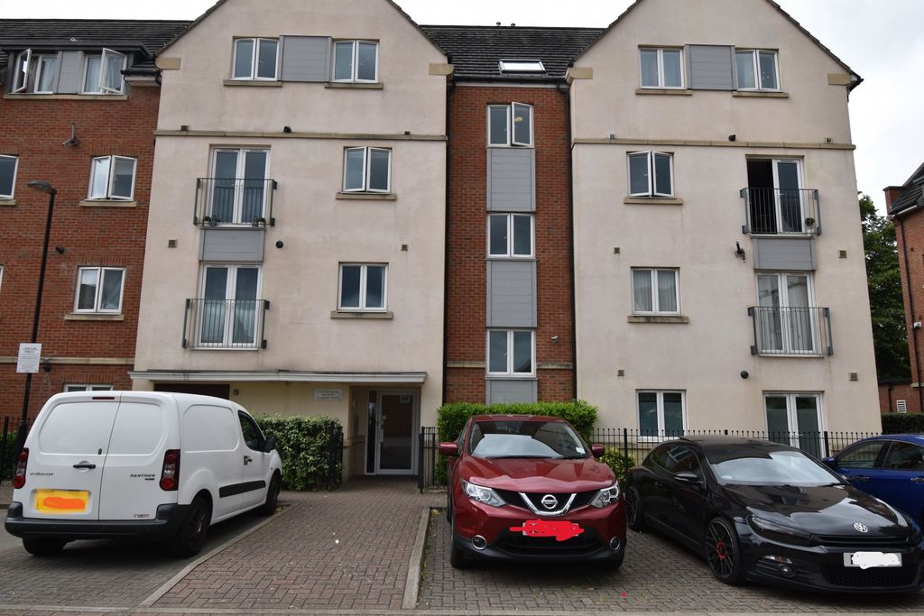 Property photo 1 of 2 Stunning 2 Bedroom, 2 Bathrooms Apartment | £1,825 Pcm | Available 01/09/2026